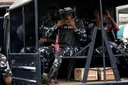 ‘Yansandan Nijeriya sun kama wani mutum kan zargin watsa wa matarsa fetur da cinna mata wuta