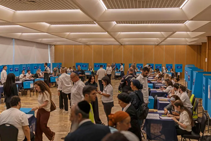 שלושה סקרי מנדטים: גוש נתניהו לא מגיע ל־61 באף אחד מהם