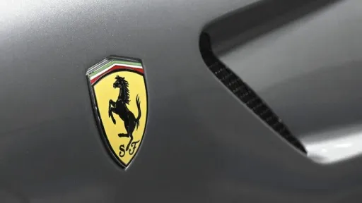 Ferrarijev prvi električni automobil prodat za rekordnih 40 miliona dolara na humanitarnoj aukciji