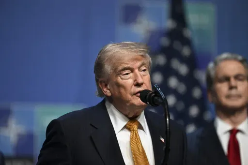 Трамп се закани дека ќе го бомбардира Оман доколку се „испречи“ на преговорите меѓу САД и Иран