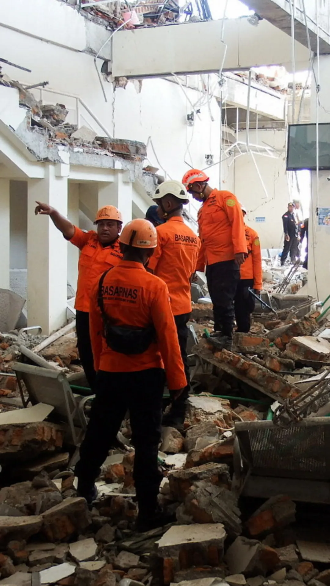 Korban gempa NTT menjadi 68 orang, proses evakuasi terus berlanjut