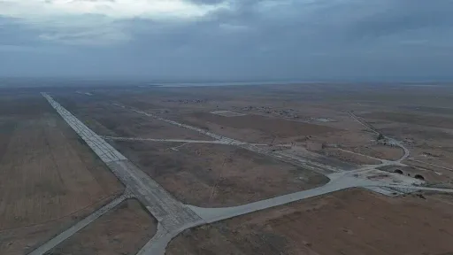 Sulmet ajrore izraelite godasin aeroportin ushtarak në provincën Idlib të Sirisë