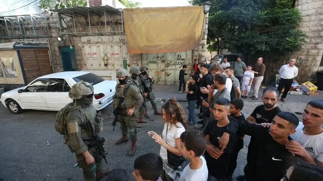Pushtuesit izraelitë mbajnë nën rrethim të fortë familjet palestineze në Qusra për të dhjetën ditë