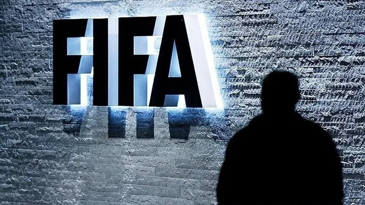 FIFA konfirmon largimin e zyrtarit të lartë Lamour, i cili kritikoi Infantinon