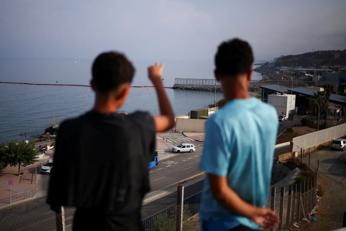 La búsqueda por construir otra vida en Ceuta: jóvenes marroquíes hablan de esperanza y peligro