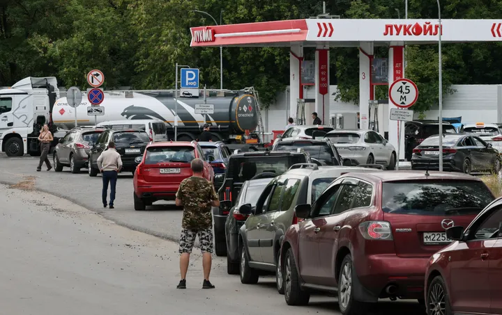 Дефицит топлива в России снова усиливается