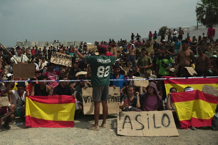 Ceuta: Spanien will 500 Minderjährige aufs Festland bringen