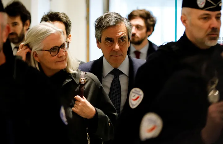 Emplois fictifs: François Fillon suspendu de la Légion d'honneur pour dix ans