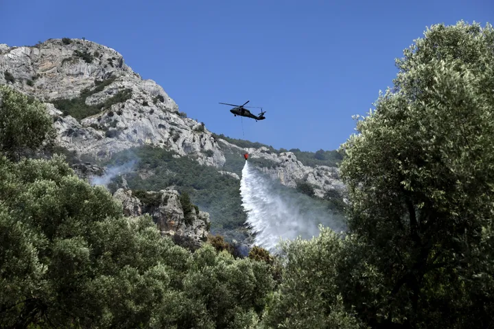 Situata me zjarret në Shqipëri, pesë vatra vijojnë të jenë aktive