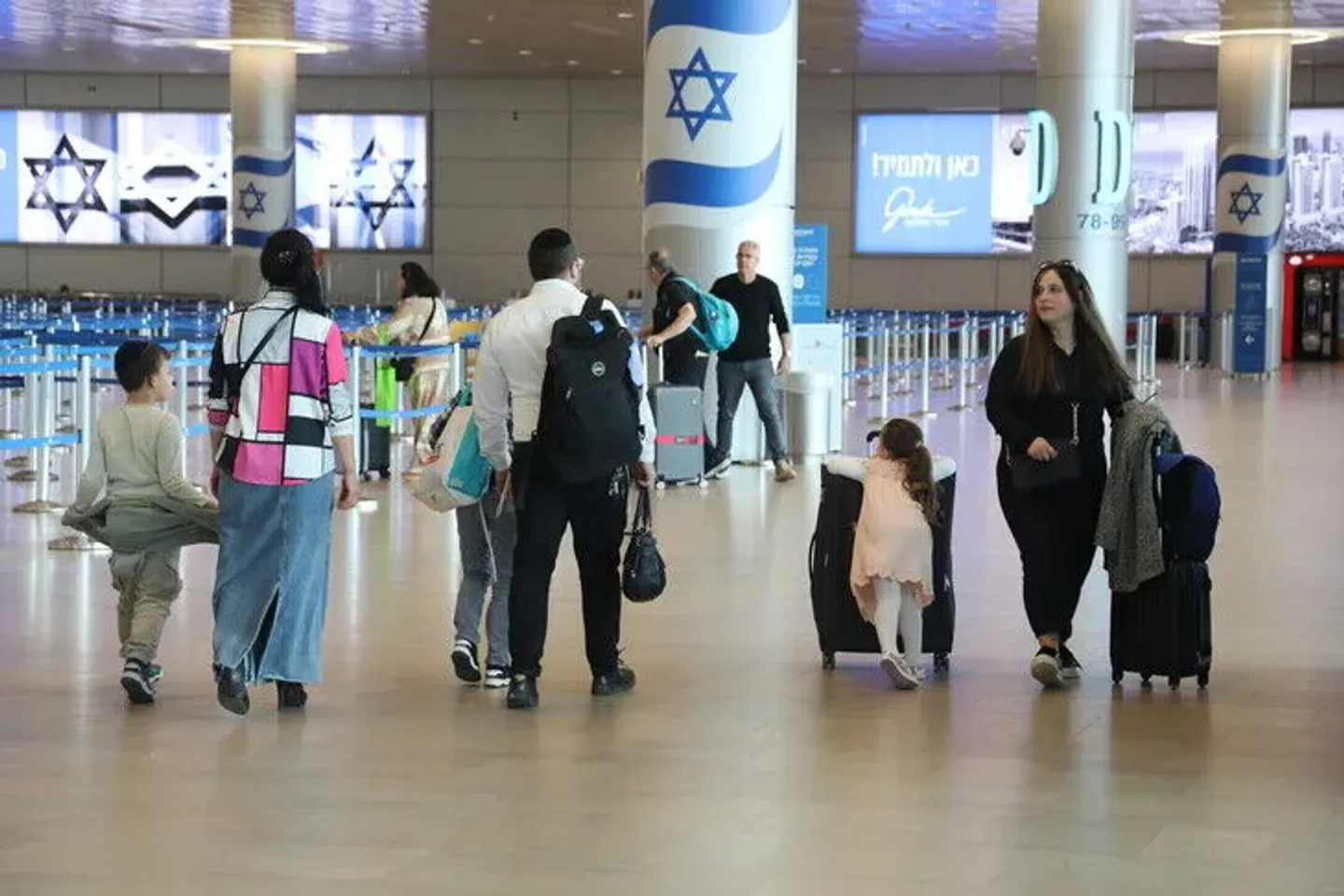 Aeroporti "Ben Gurion" i Izraelit ndalon funksionimin mes mosmarrëveshjeve të punës