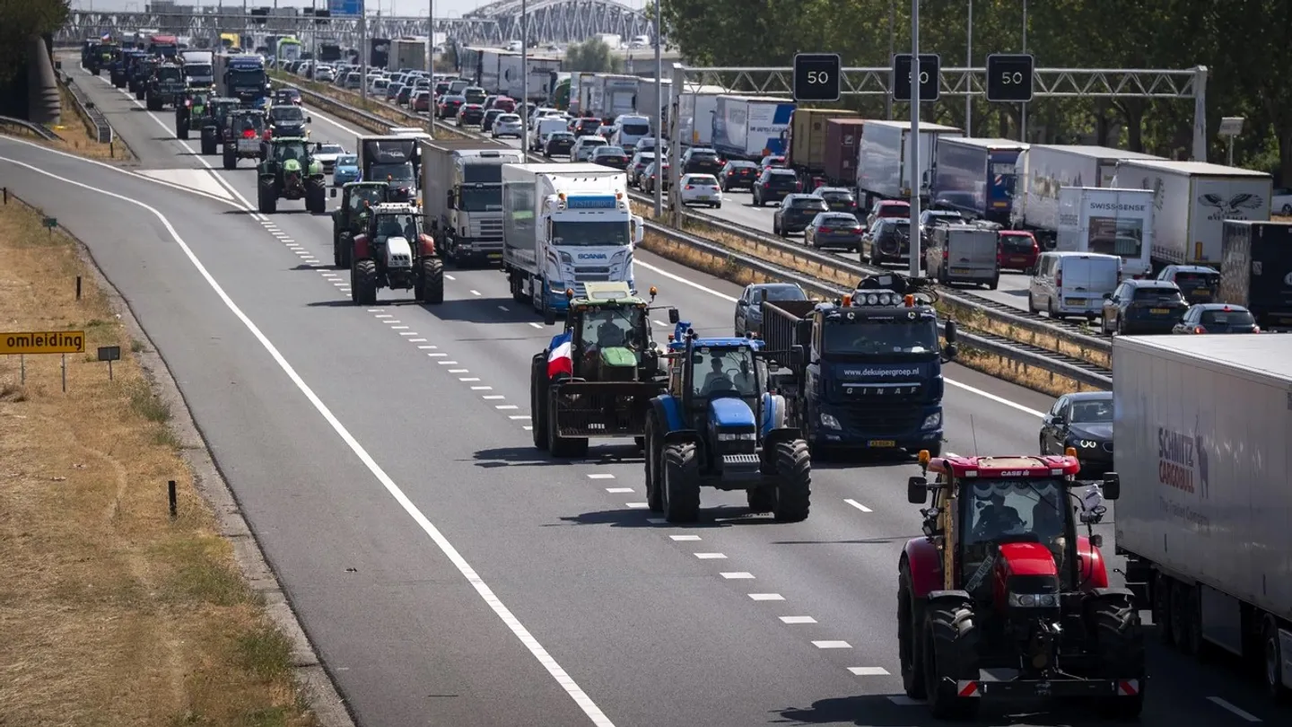 Openbaar Ministerie: tractoren op snelwegen gaan strafrechtelijk vervolgt worden