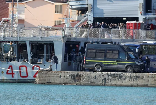 Amnesty i kërkon Italisë t’i japë fund marrëveshjes me Shqipërinë për emigrantët