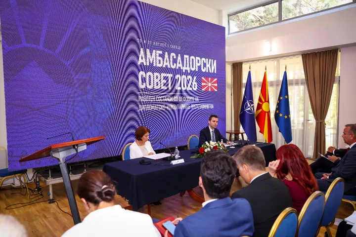 Сиљановска-Давкова: Мора да ја зајакнеме проактивната дипломатија