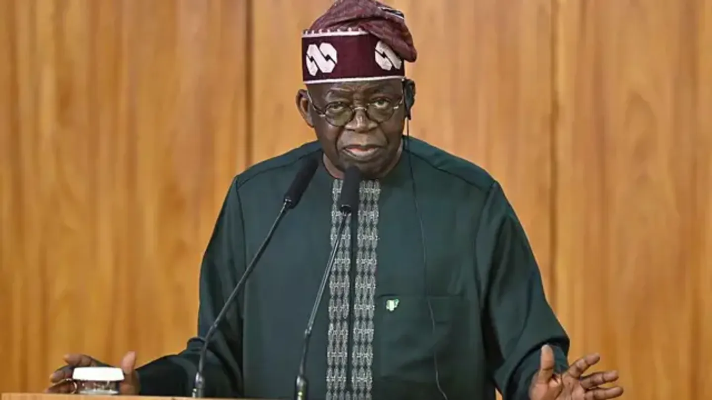 Kira a mayar da tallafin fetur jahilci ne kan yadda ake tafiyar da tattalin arziki - Tinubu
