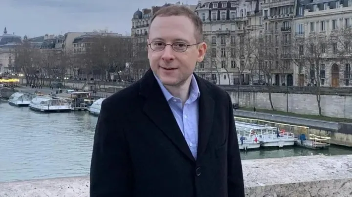Universiteit schorst wetenschapper die overleden Cambridge-professor van plagiaat beschuldigde