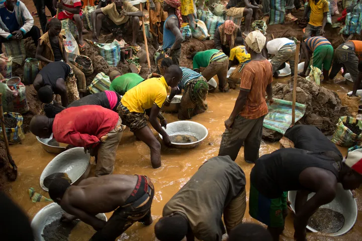 La Centrafrique ferme une mine d'or artisanale après un effondrement qui a fait au moins 49 morts