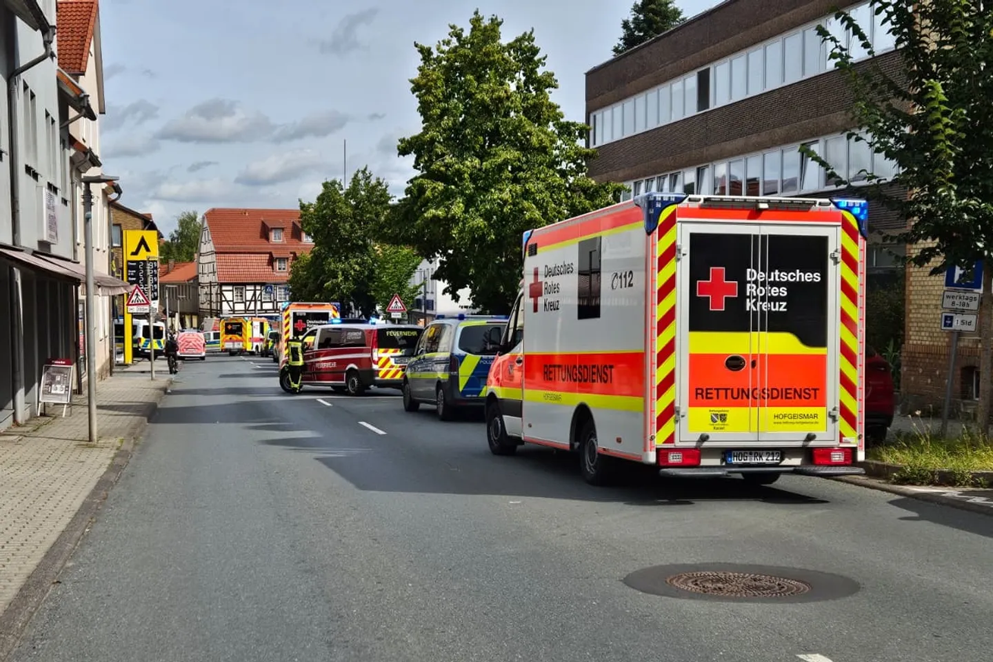 Auto rast durch Fußgängerzone in Hessen - Mehrere Verletzte