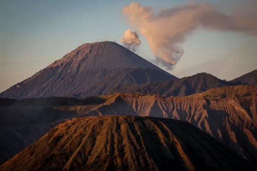 Bromo kembali dibuka untuk wisatawan setelah 13 hari penanganan kebakaran