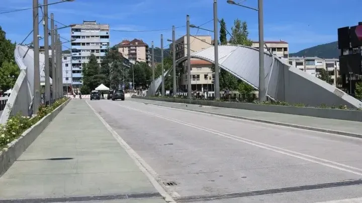 NATO-ja: Vendimi për rihapjen e urës në Mitrovicë duhet të bazohet në nevojat e komuniteteve