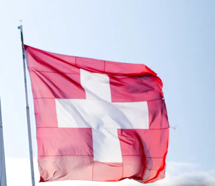 Umfrage: Mehrheit der Schweizer gegen Neutralitätsinitiative