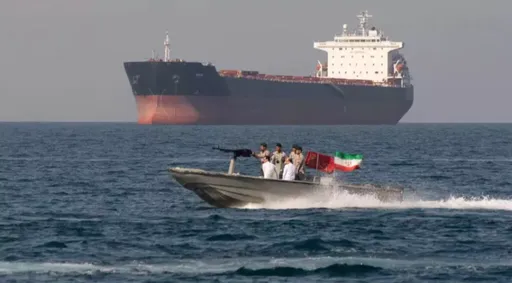 إيران تهدد باستهداف مصالح الدول المتعاونة مع الحرب الاقتصادية الأمريكية