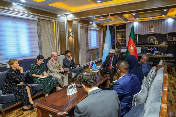 Soomaaliya iyo UK oo Ka Wada Hadlay Iskaashiga Difaaca iyo Dadaallada La-dagaallanka Argagixisada