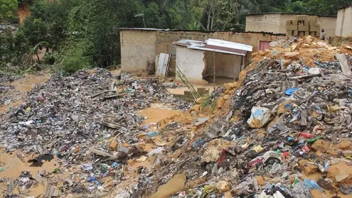 Gvineja: U klizištu na deponiji otpada poginulo 30 ljudi
