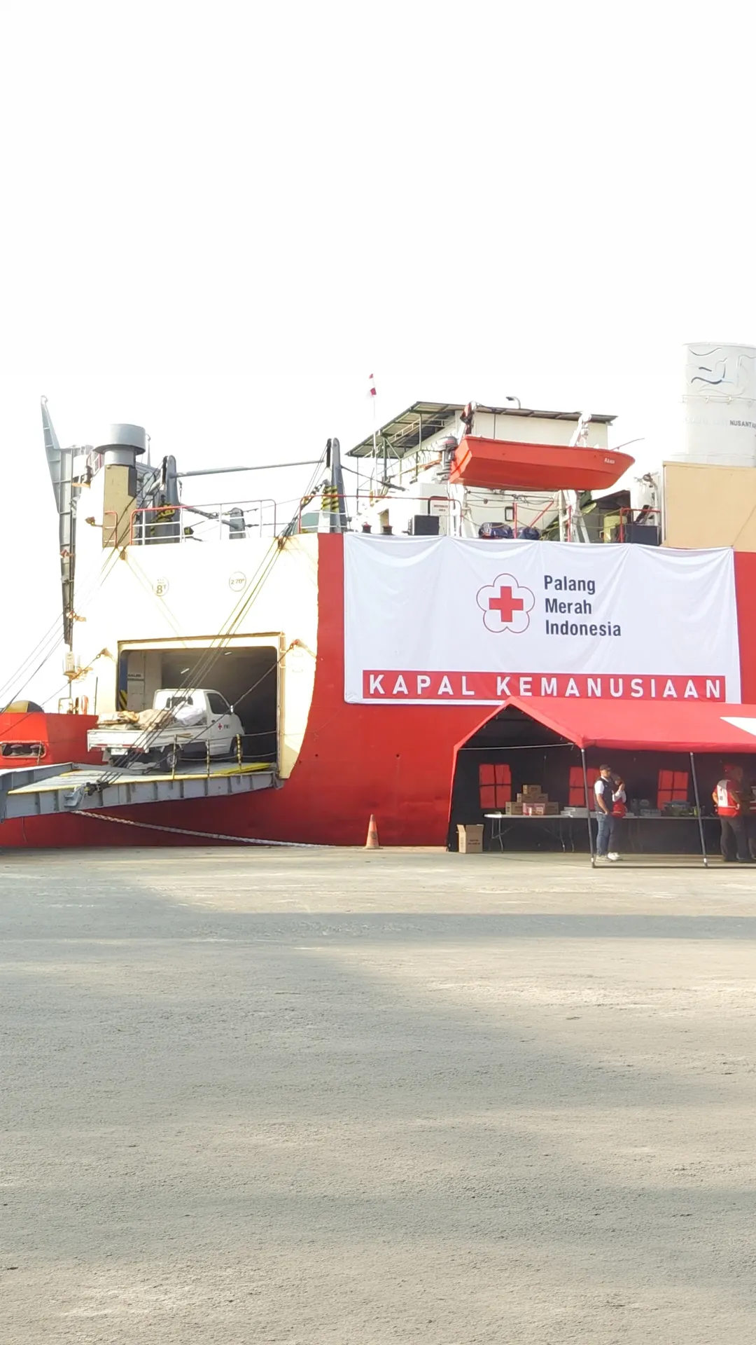 PMI kirim kapal kemanusiaan angkut 33 ribu bantuan logistik ke Flores