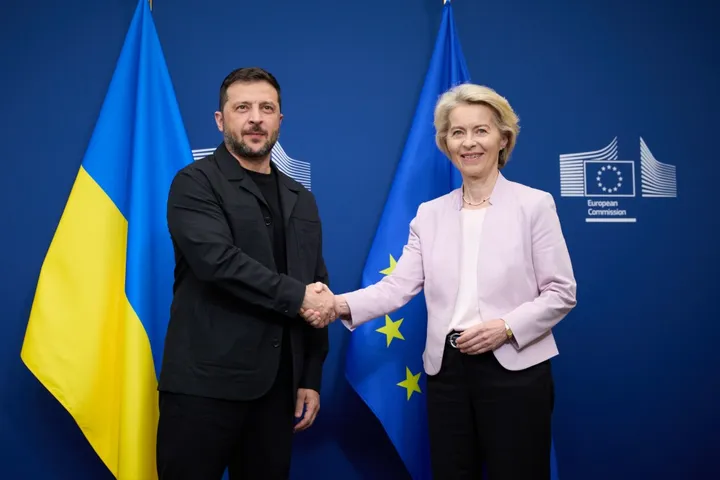 Ukraine: l'UE annonce une nouvelle tranche de 6,1 milliards d'euros d'aide militaire