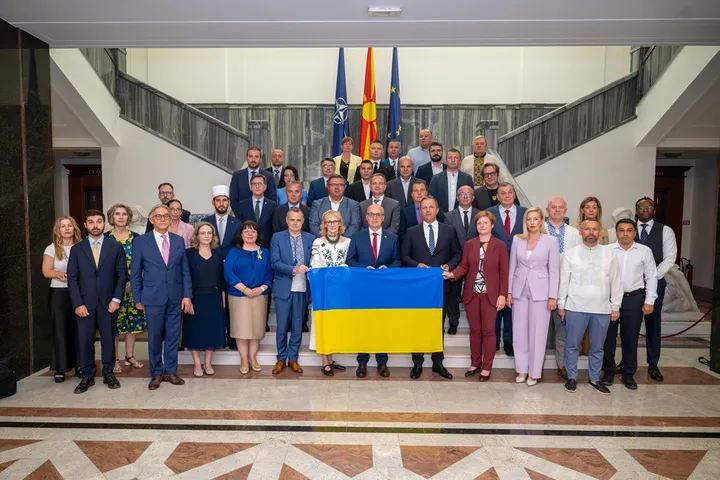Kuvendi i Maqedonisë së Veriut mbështetje për Ukrainën, shënohen 35 vjet nga pavarësia e Ukrainës