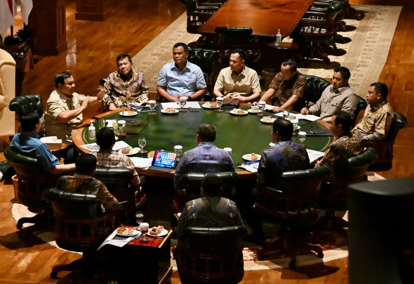 Presiden Prabowo evaluasi penanganan karhutla Kalimantan dan pemulihan gempa NTT