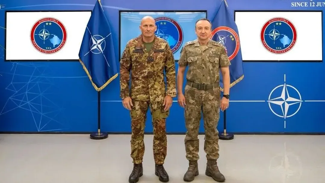 Ulutas pret pasardhësin e tij në krye të KFOR it