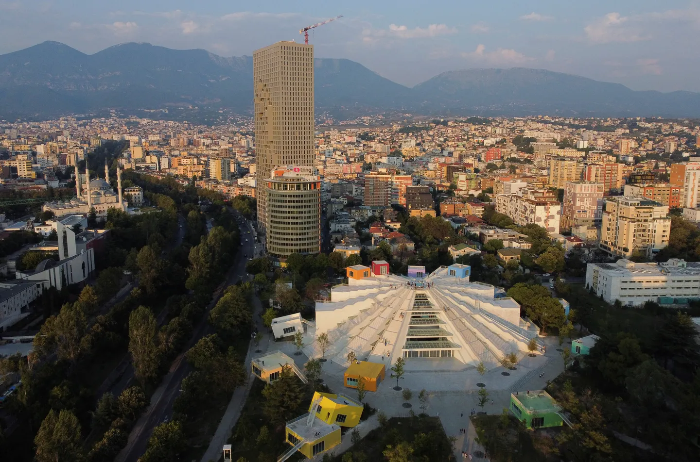 Mbi 7 milionë turistë vizituan Shqipërinë në 7 muaj, gati 2 milionë vetëm në korrik