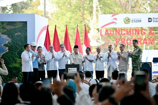 14 PLTS resmi diluncurkan di enam provinsi, investasi capai $62 miliar
