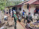 Banjir bandang terjang Parimo, 12 rumah rusak dan Trans Sulawesi lumpuh