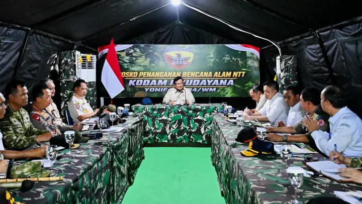 Presiden Prabowo kunjungi korban gempa NTT, salurkan bantuan Rp200 miliar