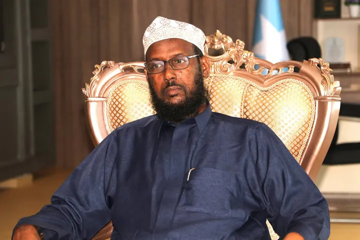 Baarlamaanka Soomaaliya oo akhrinta koowaad marsiiyay dhismaha Golaha Culimada