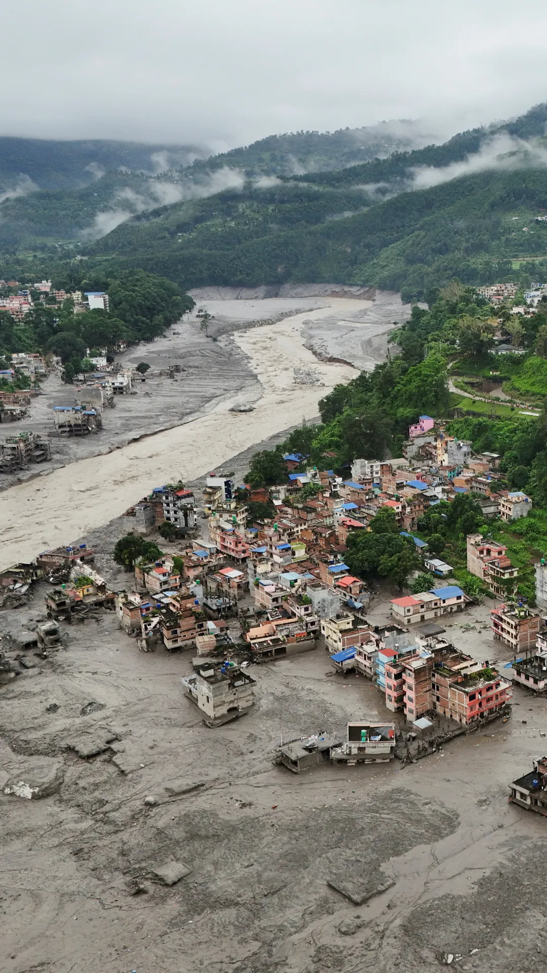Longsor besar menghancurkan pos perbatasan Nepal-China