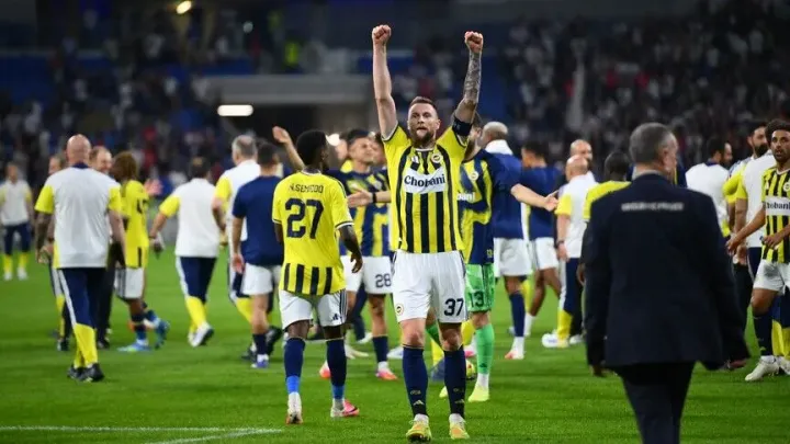 Fenerbahce yaifunga Lyon 2-1 kuiwezesha kurejea Ligi ya Mabingwa Ulaya baada ya misimu 17