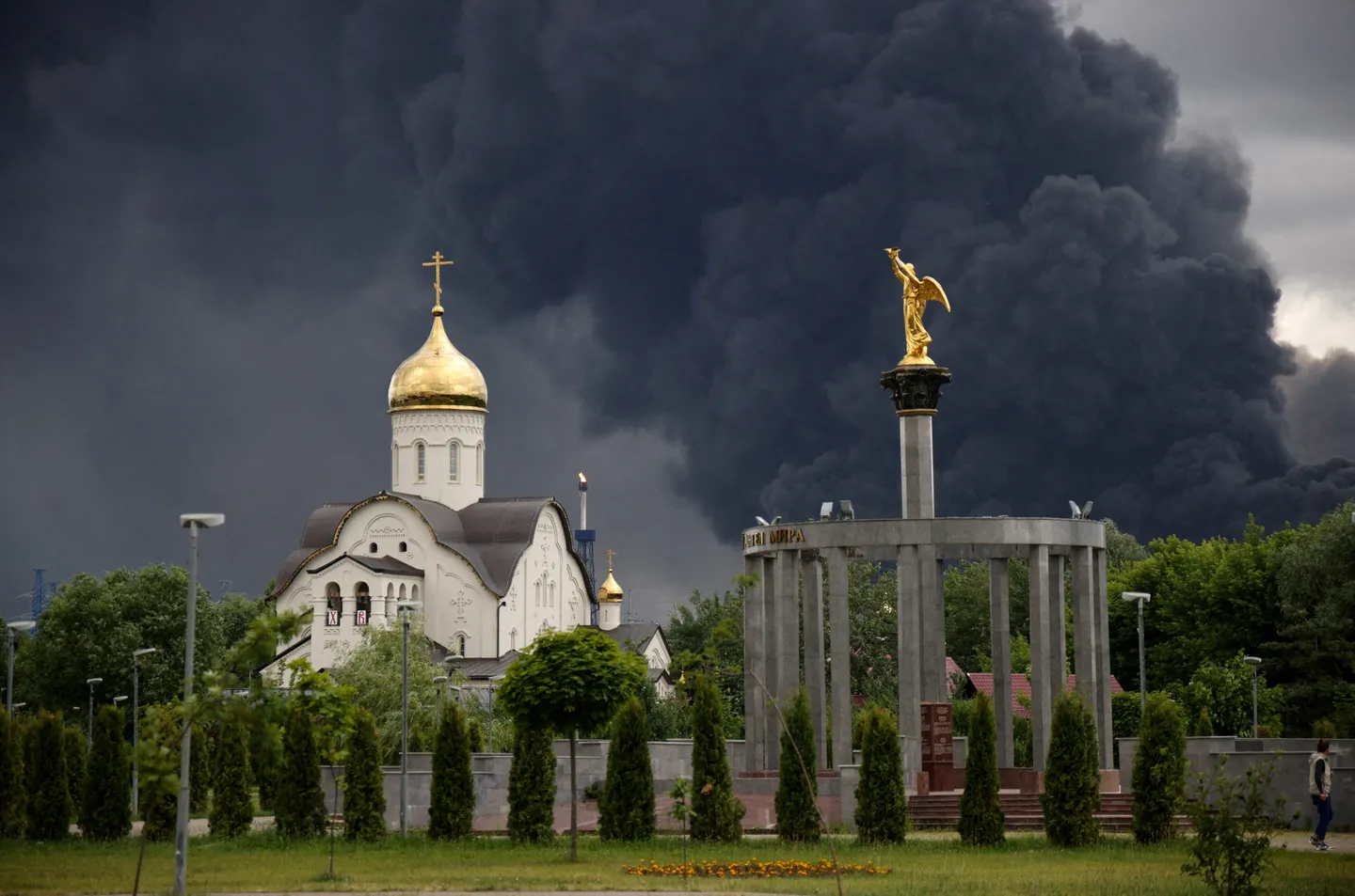 Russia threatens UK military sites over Ukraine's use of British missiles