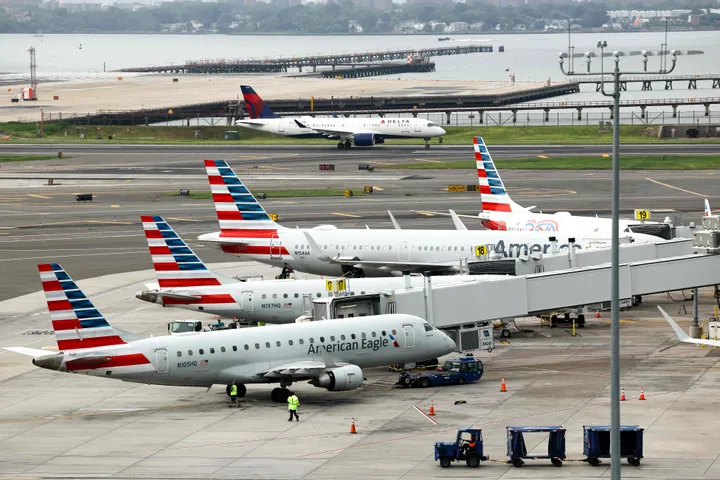 Hundreds of flights cancelled across US after air traffic control malfunction