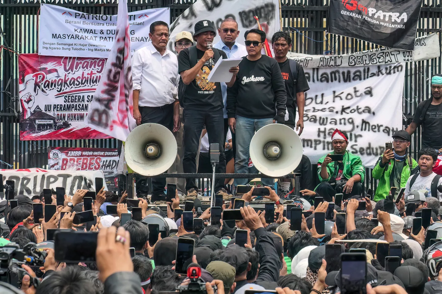 Demonstran di Jakarta desak pengesahan RUU Perampasan Aset, polisi amankan 65 orang