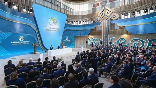 В Казахстане открылась первая сессия Курултая первого созыва