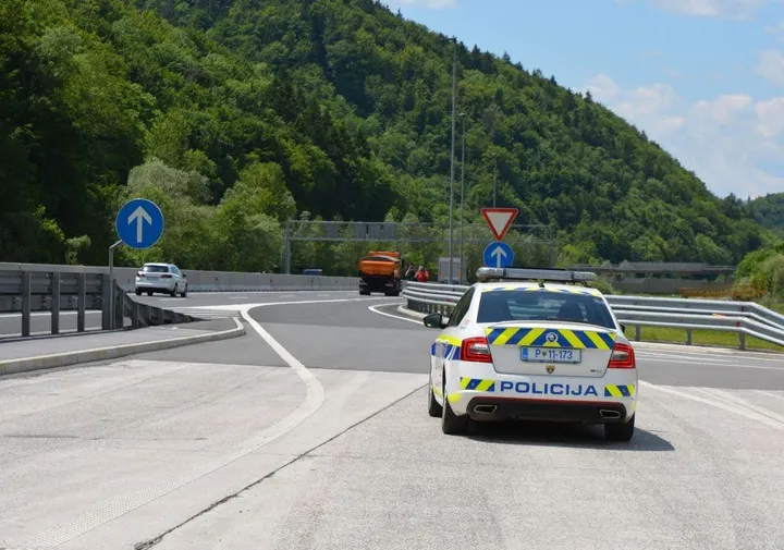 Тројца македонски државјани загинаа, двајца се тешко повредени во сообраќајна несреќа во Словенија