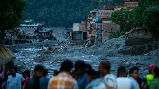 Broj poginulih u bujičnim poplavama u Nepalu porastao na 543, više od 1.200 nestalih