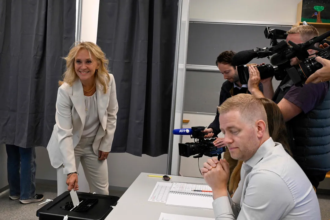 Iceland referendum initial tally narrowly favours reopening EU accession negotiations