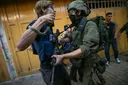 14 палестинцев и двое иностранных журналистов пострадали на Западном берегу