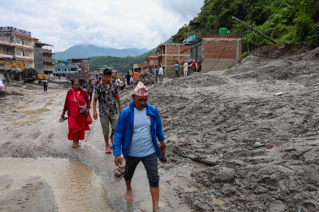 Numri i të vdekurve nga përmbytjet në kufirin Nepal Kinë rritet në 919
