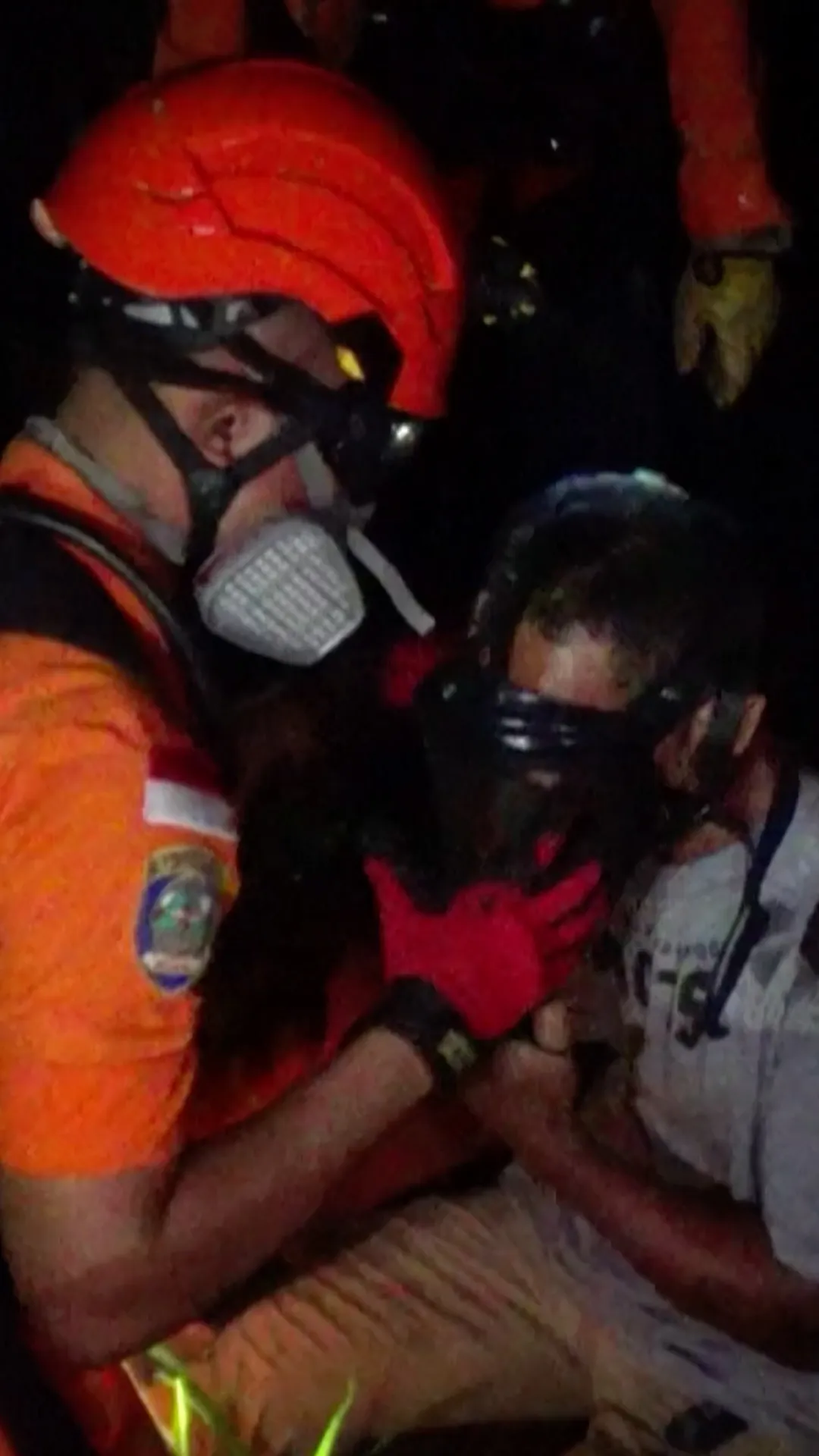 Tim SAR evakuasi delapan warga yang terjebak karhutla di Palangkaraya