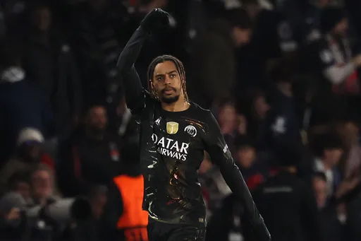 Liverpool signe l'attaquant français Barcola, en provenance du PSG, pour 162 millions de dollars